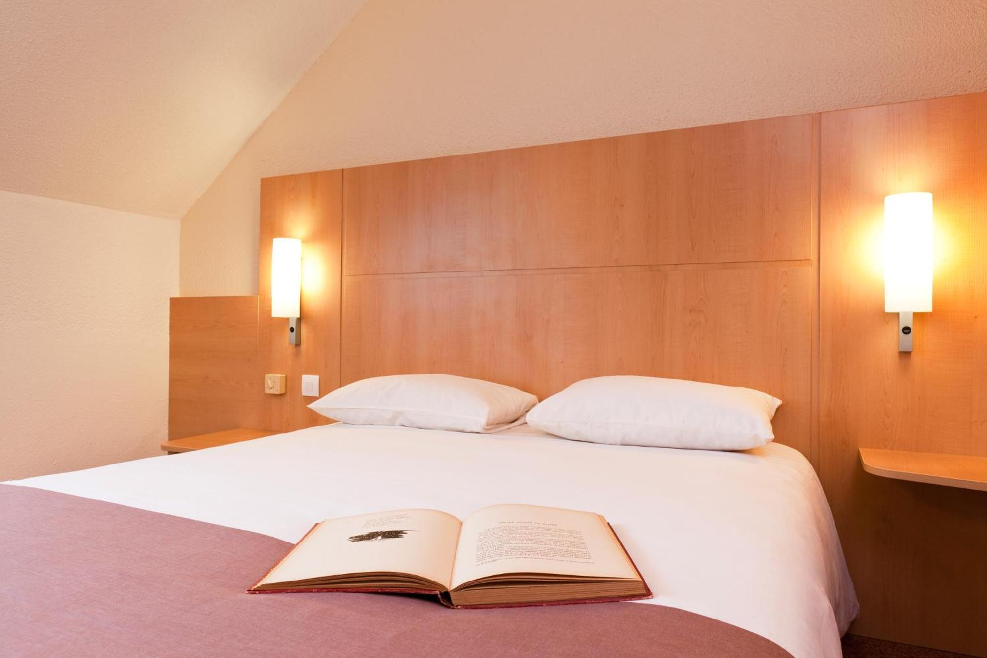 Ibis Clermont Ferrand Sud Herbet Buitenkant foto